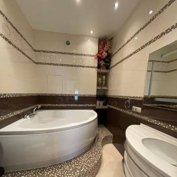 Продается 3-х комнатная квартира, 130 м²