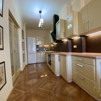 Продается Многокомнатная квартира, 200 м²