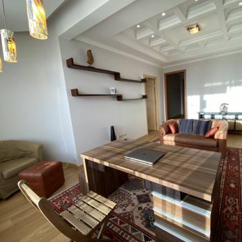 Продается Многокомнатная квартира, 200 м²