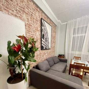Продается 1-комнатная квартира, 65 м²