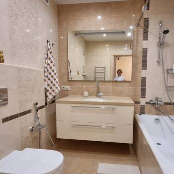 Сдается 1-комнатная квартира, 60 м²
