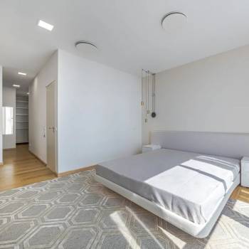 Продается 3-х комнатная квартира, 213,6 м²