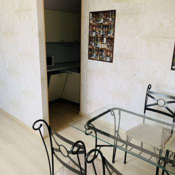 Сдается 1-комнатная квартира, 56 м²