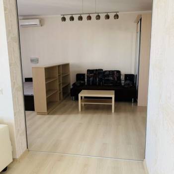 Сдается 1-комнатная квартира, 56 м²