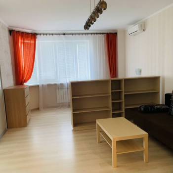 Сдается 1-комнатная квартира, 56 м²