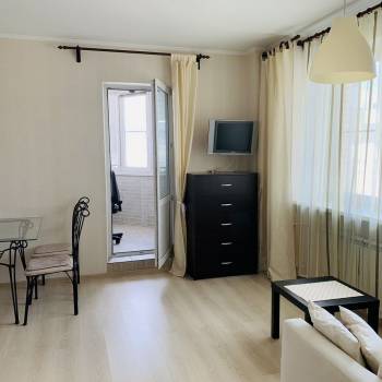Сдается 1-комнатная квартира, 56 м²
