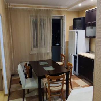 Сдается 2-х комнатная квартира, 87 м²