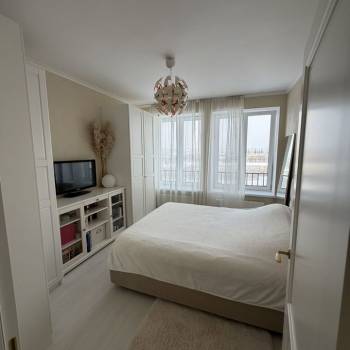 Продается 1-комнатная квартира, 56 м²