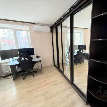 Продается 1-комнатная квартира, 32 м²