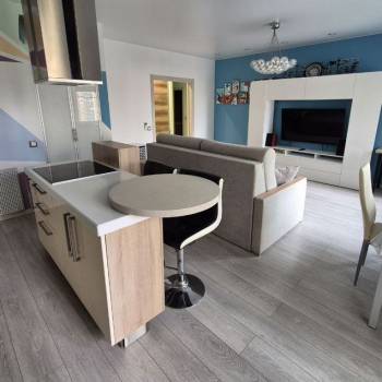 Сдается 2-х комнатная квартира, 84 м²
