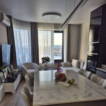 Продается Многокомнатная квартира, 100 м²