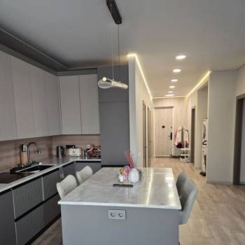 Продается Многокомнатная квартира, 100 м²