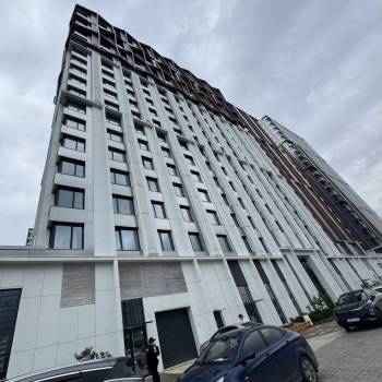 Сдается 1-комнатная квартира, 90 м²