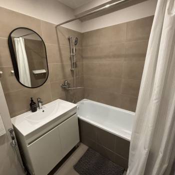 Продается 1-комнатная квартира, 40 м²