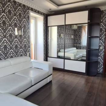 Продается Многокомнатная квартира, 105,6 м²