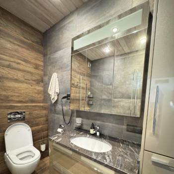 Продается 1-комнатная квартира, 52 м²