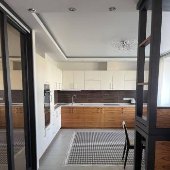 Сдается 1-комнатная квартира, 60 м²