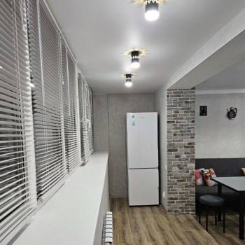Продается 1-комнатная квартира, 42 м²