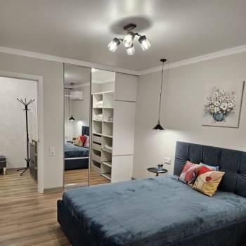 Продается 1-комнатная квартира, 42 м²