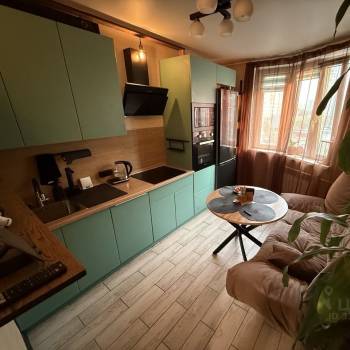 Продается 1-комнатная квартира, 37,6 м²