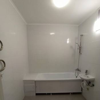 Продается 1-комнатная квартира, 42 м²