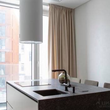 Продается 1-комнатная квартира, 50 м²