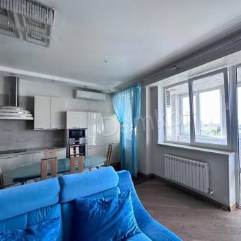 Сдается Многокомнатная квартира, 130 м²