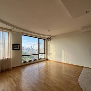 Продается 2-х комнатная квартира, 104,2 м²