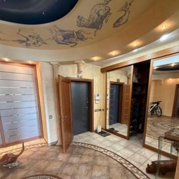 Продается Многокомнатная квартира, 179,2 м²