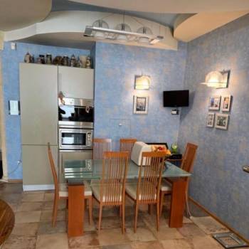 Продается Многокомнатная квартира, 179,2 м²
