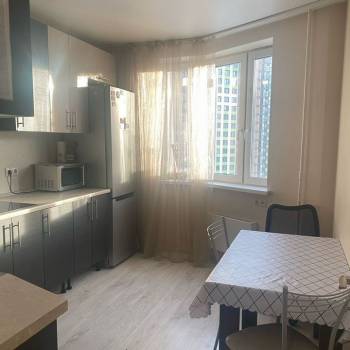 Продается 1-комнатная квартира, 40 м²