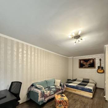 Продается 1-комнатная квартира, 35 м²
