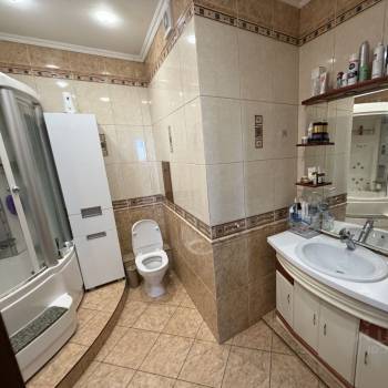 Продается Многокомнатная квартира, 170 м²