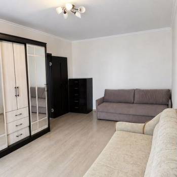 Продается 1-комнатная квартира, 37,5 м²