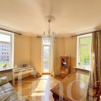 Продается Многокомнатная квартира, 110 м²