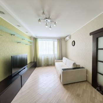 Продается Многокомнатная квартира, 100 м²