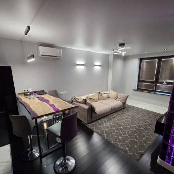 Продается 1-комнатная квартира, 54 м²