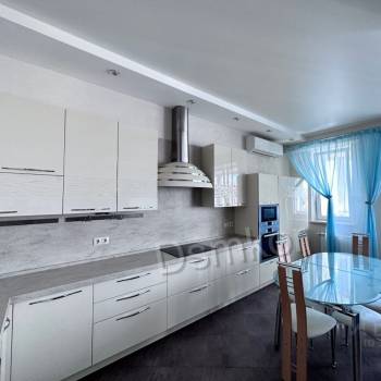 Сдается Многокомнатная квартира, 131 м²