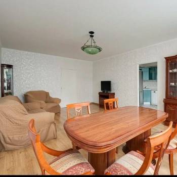 Продается Многокомнатная квартира, 156,9 м²