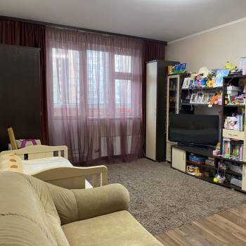 Продается 1-комнатная квартира, 38 м²