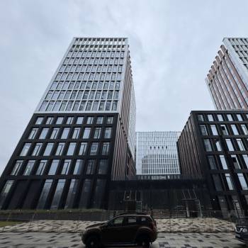 Продается 1-комнатная квартира, 70,4 м²