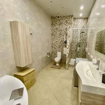 Сдается 2-х комнатная квартира, 79 м²