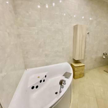 Сдается 2-х комнатная квартира, 79 м²