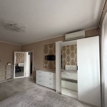 Сдается 1-комнатная квартира, 38 м²