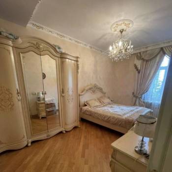 Продается Многокомнатная квартира, 180 м²