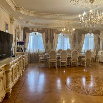 Продается Многокомнатная квартира, 180 м²