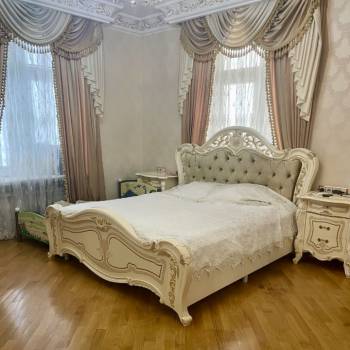 Продается Многокомнатная квартира, 180 м²