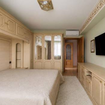 Сдается 2-х комнатная квартира, 110 м²