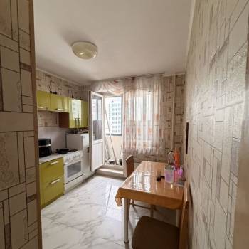 Продается 1-комнатная квартира, 42 м²