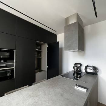 Продается 1-комнатная квартира, 42 м²